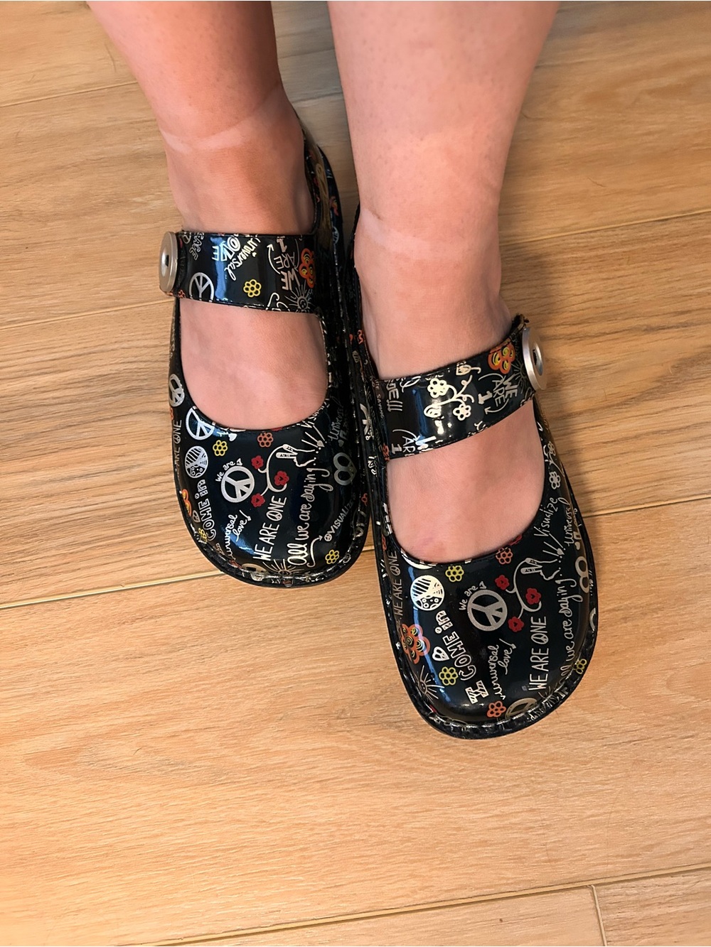 Alegria 'Peace & Love' Patent Leather Printed Paloma Mary Jane Shoes 41 US 10 - Picture 5 of 5